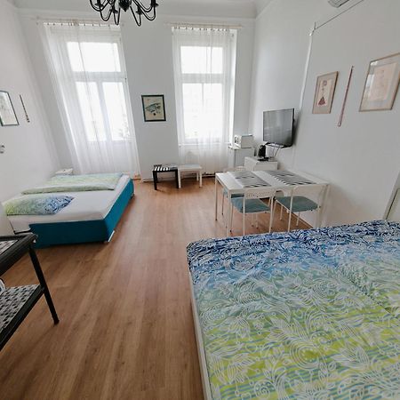 Apartments Katarina ปราก ภายนอก รูปภาพ