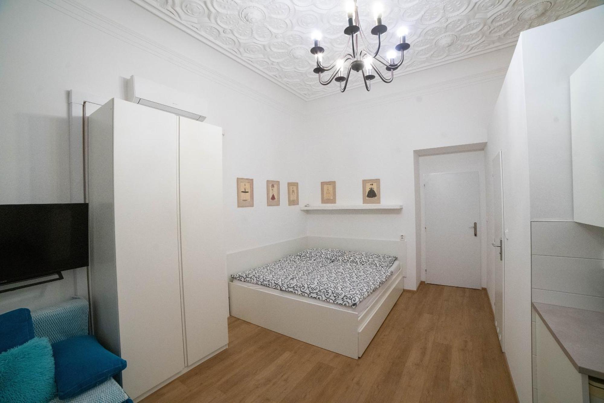 Apartments Katarina ปราก ภายนอก รูปภาพ
