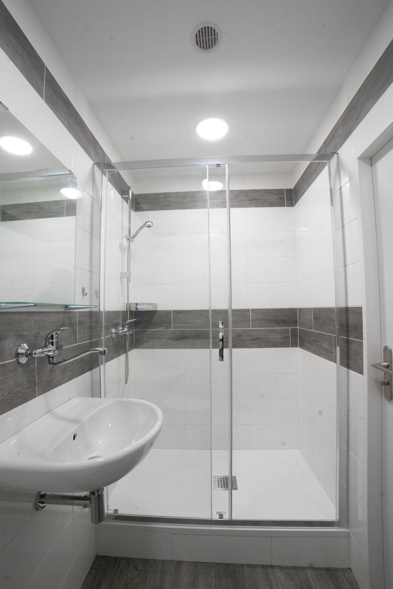 Apartments Katarina ปราก ภายนอก รูปภาพ